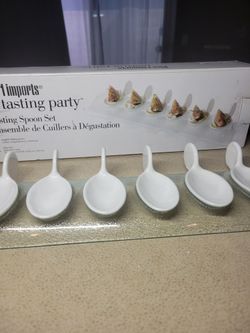 Pier 1 tasting spoon set in white.