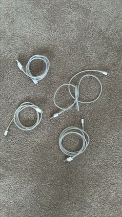 iPhone Lightning cables (4) MINT CONDITION