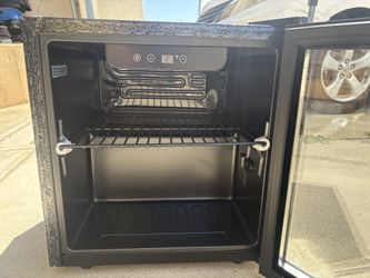 Brand New Wine Cooler / Beverage Fridge - 1.6 Cu.Ft. (Model BR-55H)
