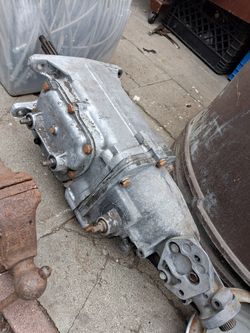 1960s CHEVY CORVETTE 4 SPD MANUAL TRANS!!! 450$