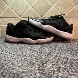 Jordan 11s lows  “Space Jams” -Size 9M  -Used  -Icy bottoms ❄️ -No box