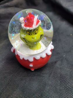grinch snow globe