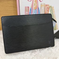 Louis Vuitton Epi Pochette Clutch Black In EUC