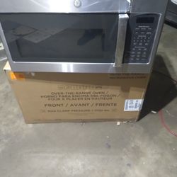 GE - 1.7 Cu. Ft. Over-the-Range Microwave with Sensor Cooking and Defrost
Stainless Steel NEW