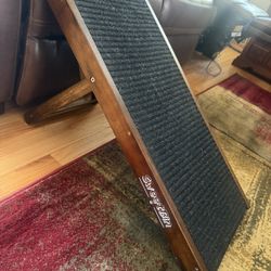 Like New Wooden Adjustable Pet Ramp