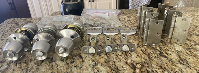 3 doorknobs and 6 door hinges