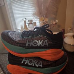 HOKA ORIGINAL WOMEN SIZE #7 