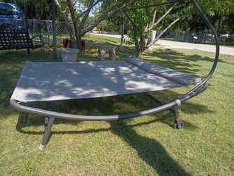 Outdoor Daybed w/ Wheels – Super Comfy, Great Condition