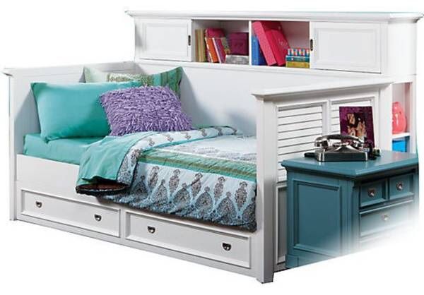 Twin daybed w/trundle & mattresses