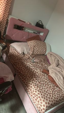 Full bed frame pink