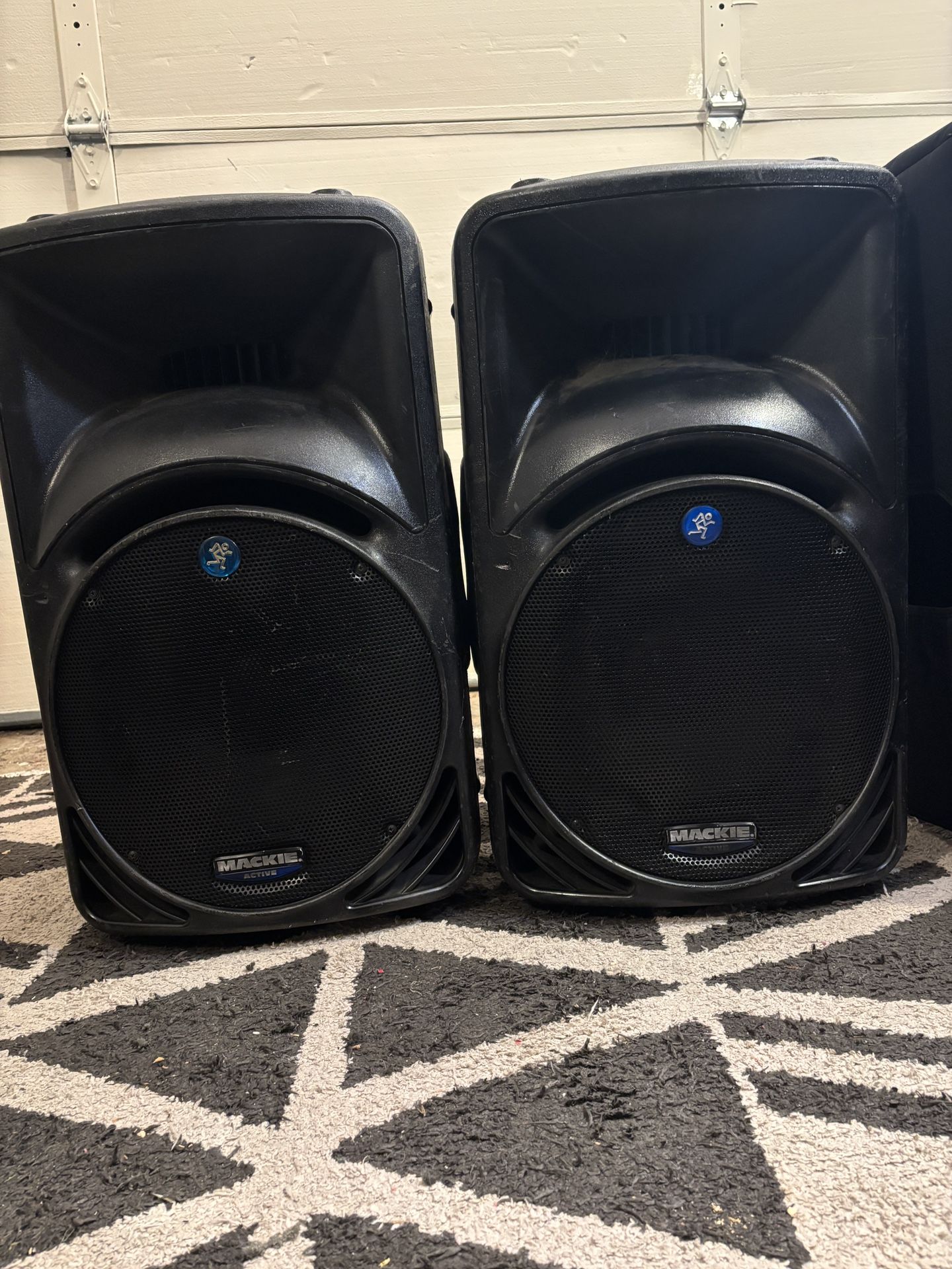 PAIR of MACKIE SRM 450 V1 with Soft Cases