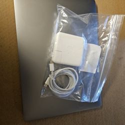 Apple Macbook Pro i5 16gb Ram 2.3ghz 500gb SSD Drive 13" Screen 2017