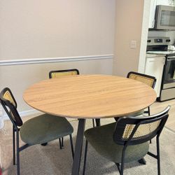 City Furniture Dining Table and Chairs 