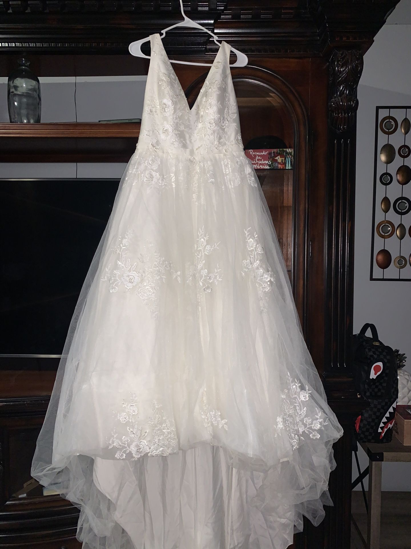 Cream Wedding Dress Size 4. 