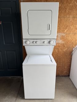 24” Whirlpool Electric Stackable W&D Unit