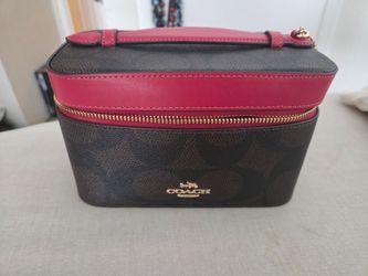 excellent condition Coach Cosmetic Case In Maxi Signature Canvas True Red
