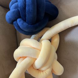 2 Knot Sensory Pillows 