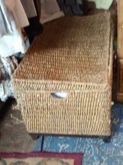 Wicker chest
