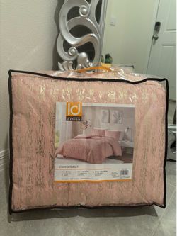 New. Intelligent Design King Comforter Set