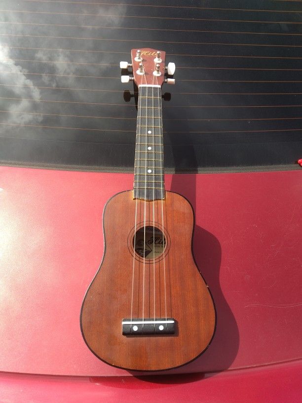 Hilo Model 2652 Ukulele