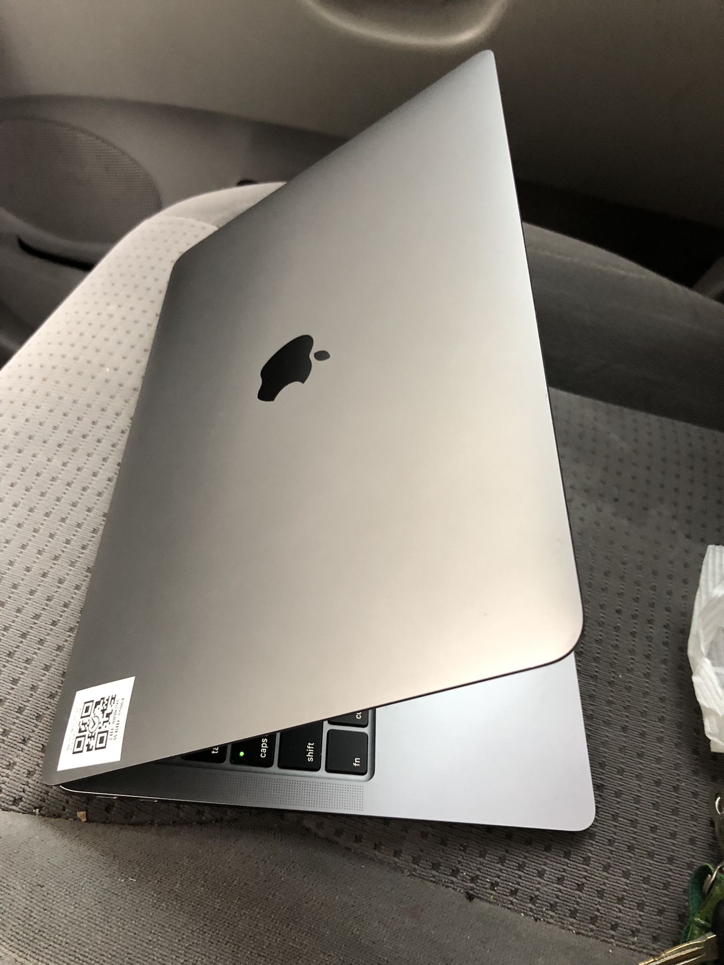 MacBook air 13” 2019 8GB 256GB SSD macOS Sequoia as NEw condition $385