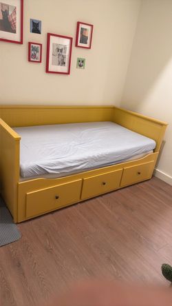 IKEA HEMNES Daybed frame with 3 drawers