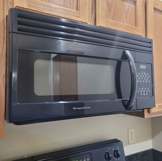 BLACK MICROWAVE 