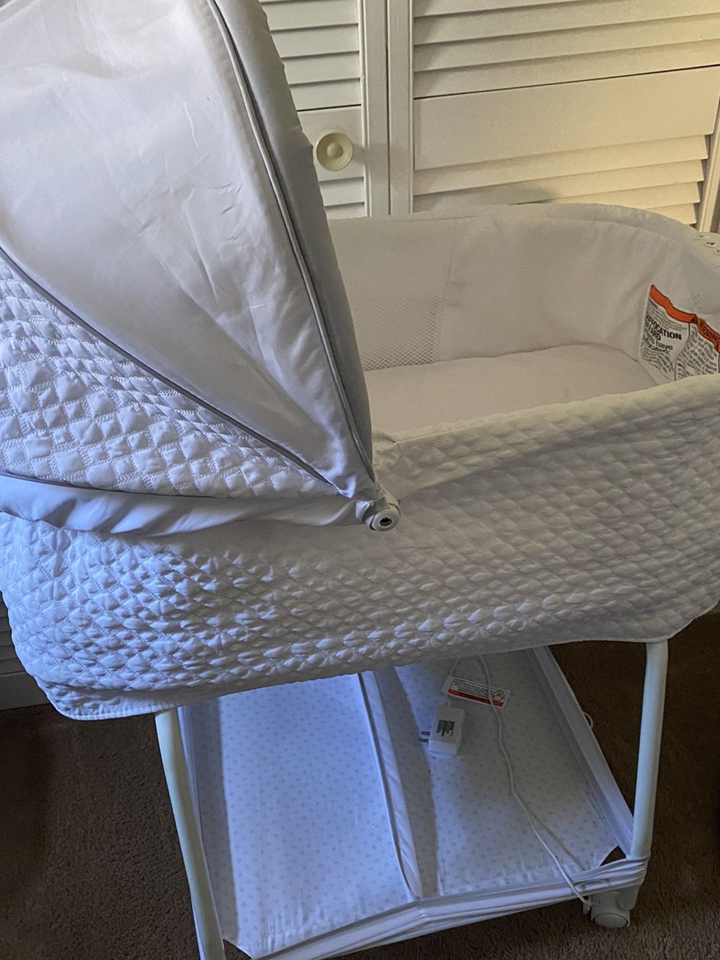 Barely Used Simmons Silent Auto Gliding Bassinet