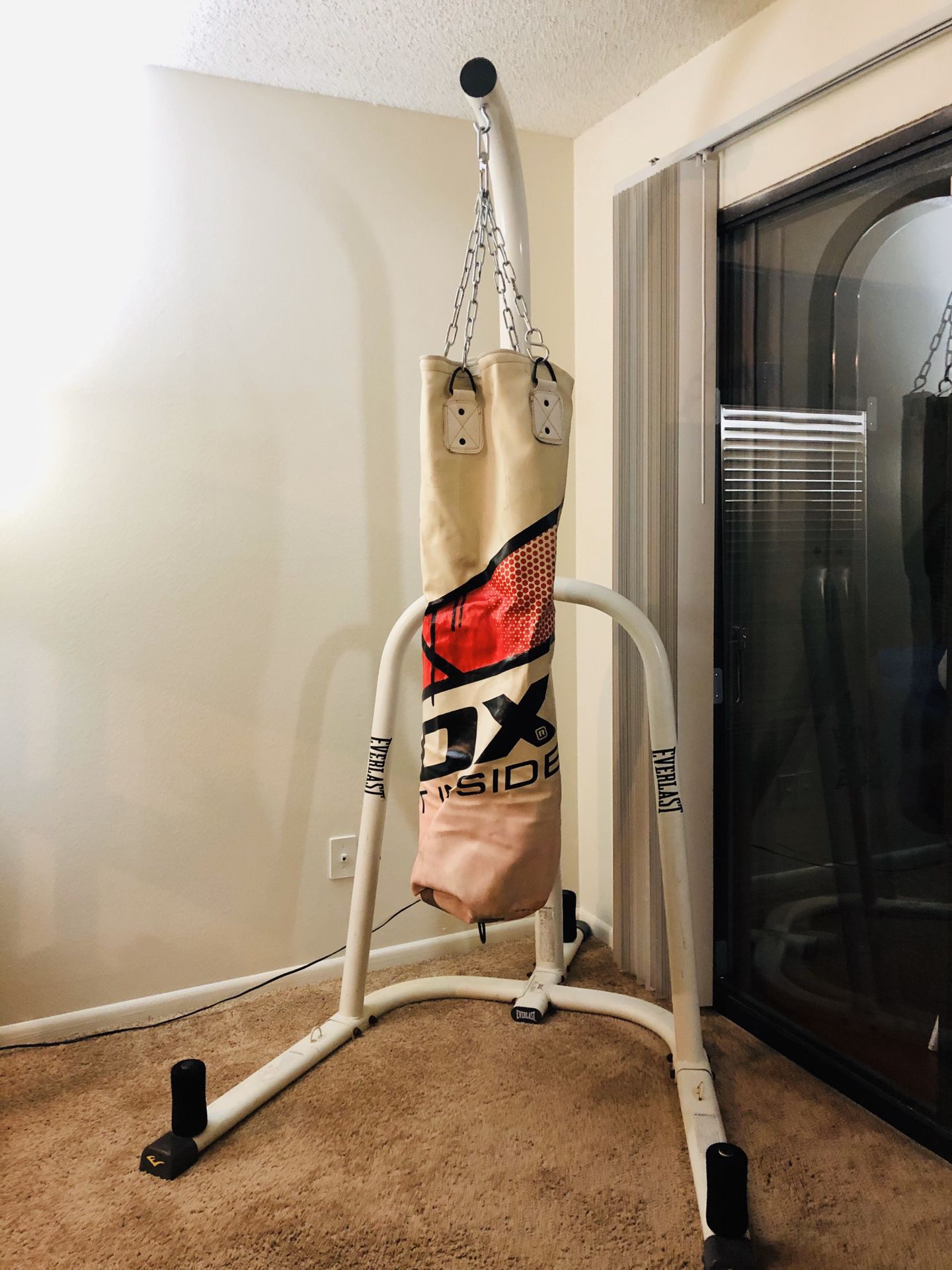 Everlast stand and punching bag