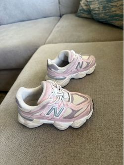 Size 8 baby shoes, new balance make a offer
