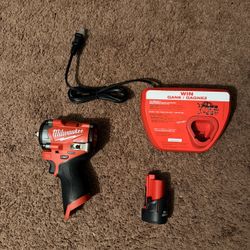 Milwaukee M12 Stubby Impact Wrench 