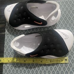 Nike- Toddler Black/white Aquaswoosh Sandal