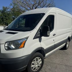 Ford Transit Medium Roof T-250 