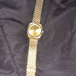 Selling Nixon Watch Needs Battery’s !