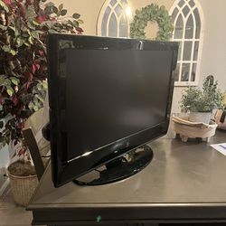 32” Westinghouse Electric Tv with Remote and Cable 