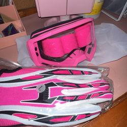 Adjustable goggles and gloves 