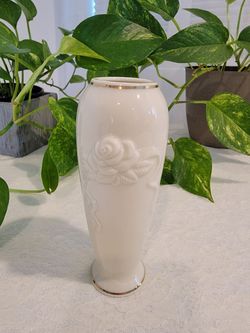 Lenox Rose Blossom Porcelain Bud Vase w/24k Gold Trim