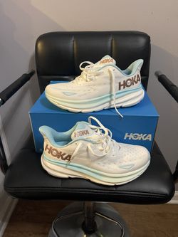 Hoka Clifton 9/ Size 8B Women’s $95