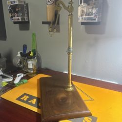 This vintage class B scale is a unique addition to any collection. Although it is incomplete, it still has a charming appeal that would make it a grea