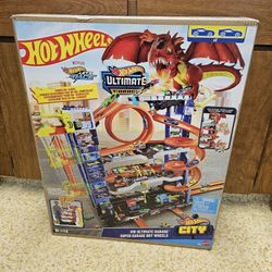NEW! Hot Wheels City Ultimate Garage Playset 