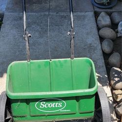 
Turf Builder EdgeGuard Mini Push Broadcast Spreader Holds up to 5,000 sq. ft. for Seed, Fertilizer, Salt, Ice Melt