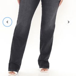 Fashion Nova V Straight Leg Jeans 