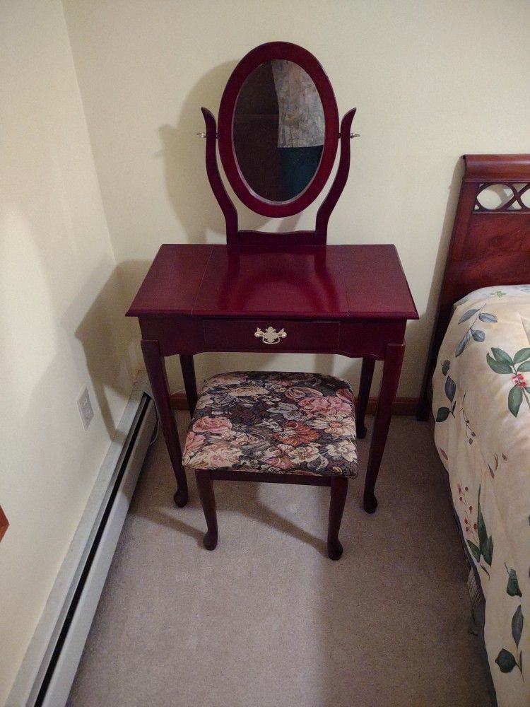 Alcott Hill, Make Up An Jewelry Vanity
