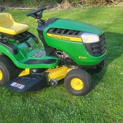 John Deere Riding Mower