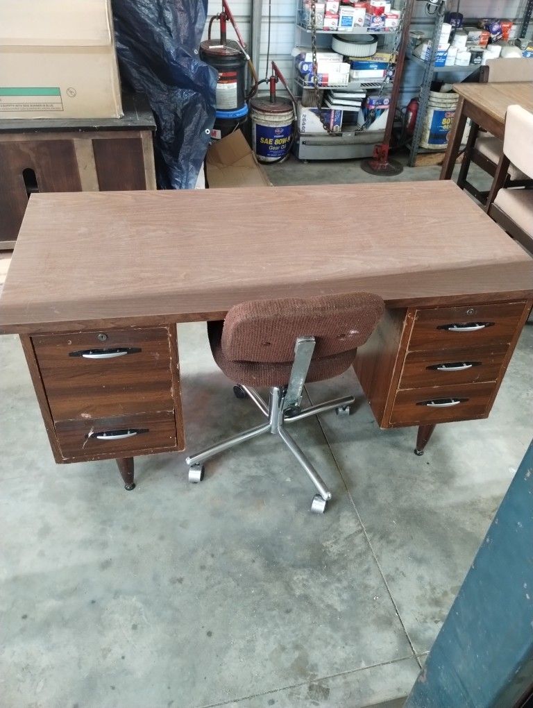 Desk & Chair 