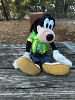 Auto shop stuffed Goofy