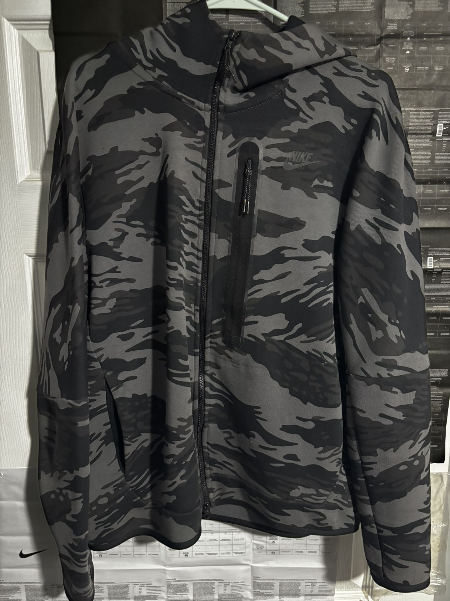 Nike Men Sz Large Tech Fleece Hoodie Jacket Gray/Black Camo Full Zip