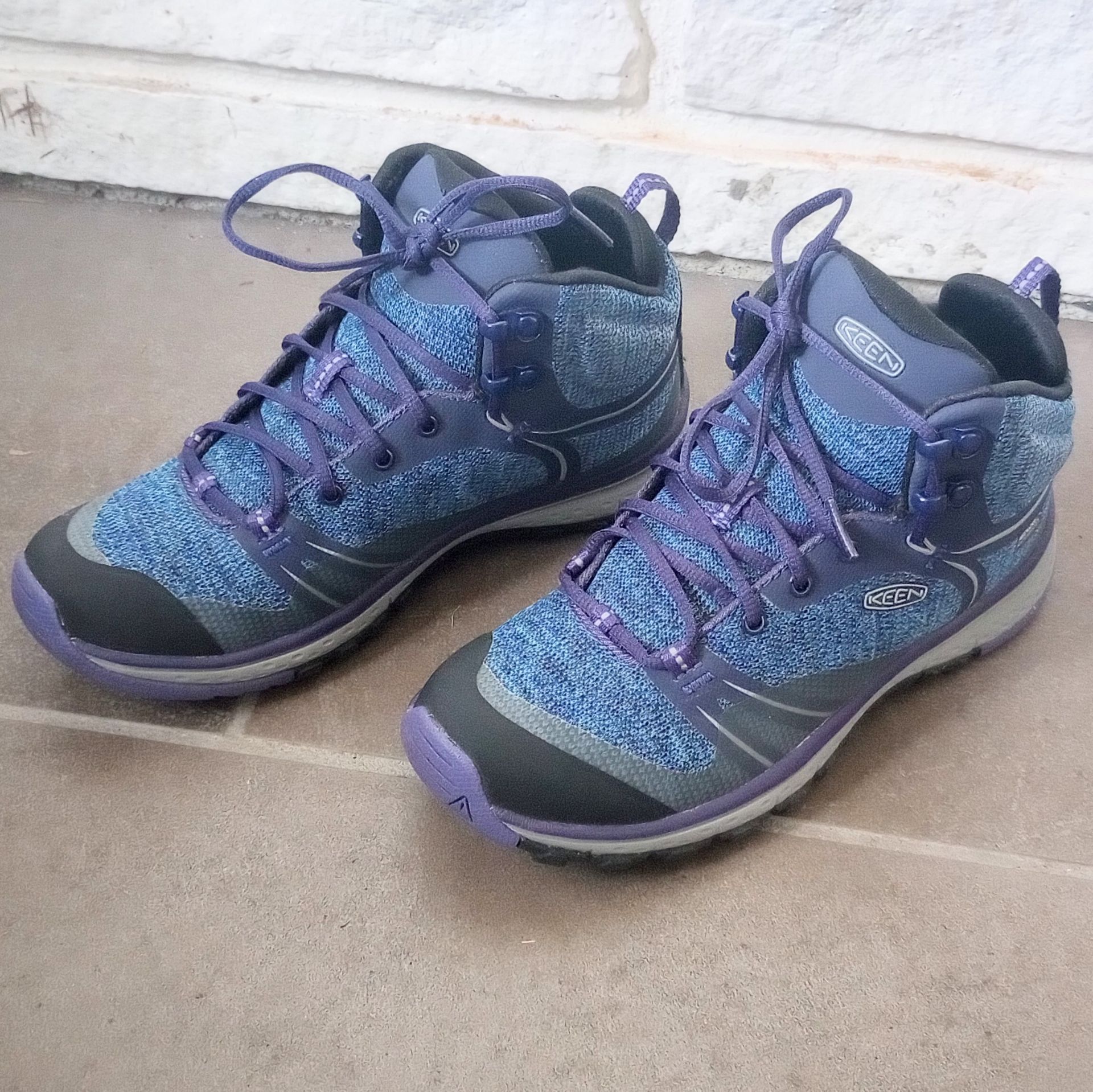 Women's Waterproof Hiking Boots - Size 6