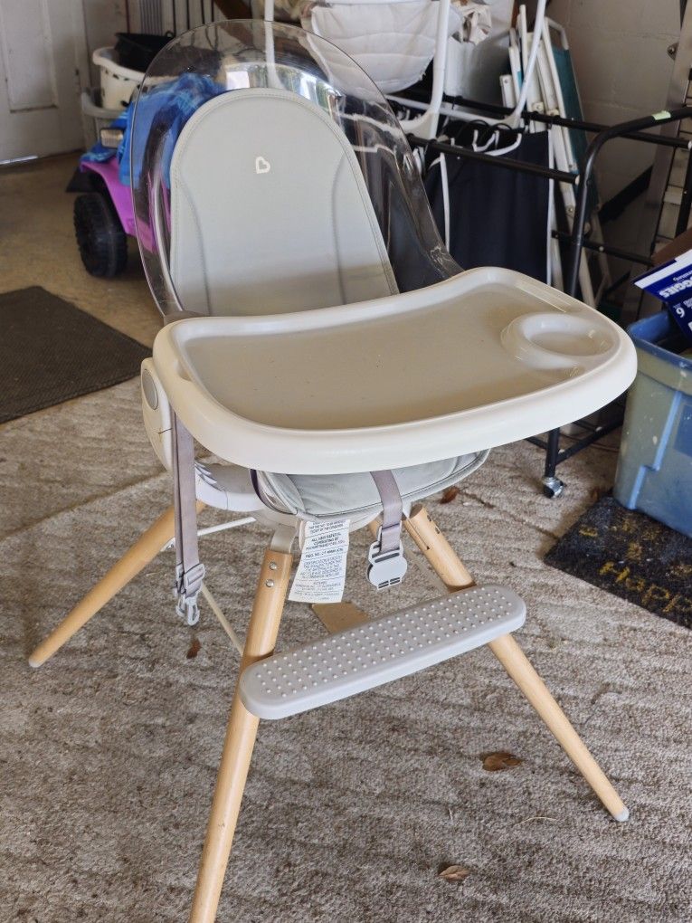 Munchkin Cloud Baby High Chair with 360° Swivel - Clear