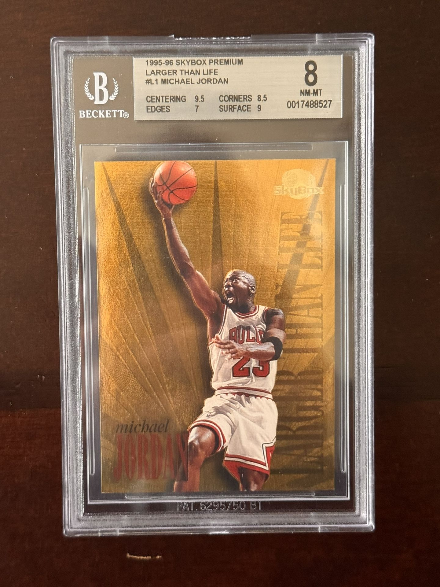 1995 Skybox Premium Michael Jordan Larger than Life #L1 BGS 8